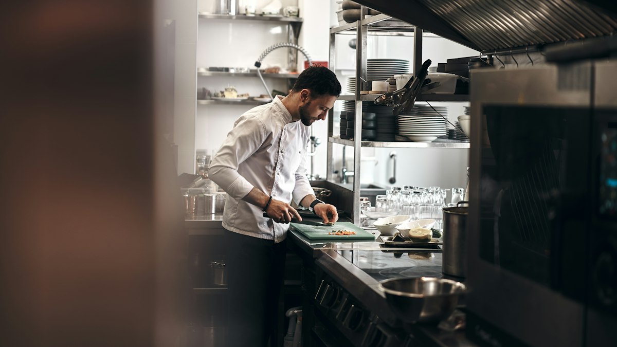 Chef en cuisine de restaurant, contexte des audits qualité terrain